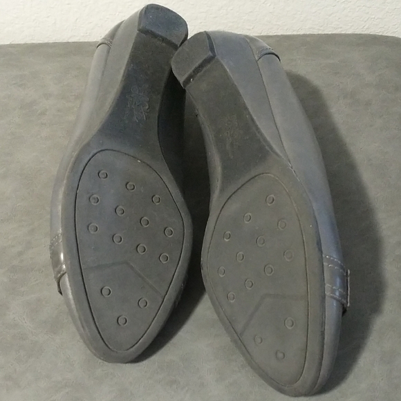 Life Stride Gray Women's Shoes with Buckle Detail - Picture 5 of 7